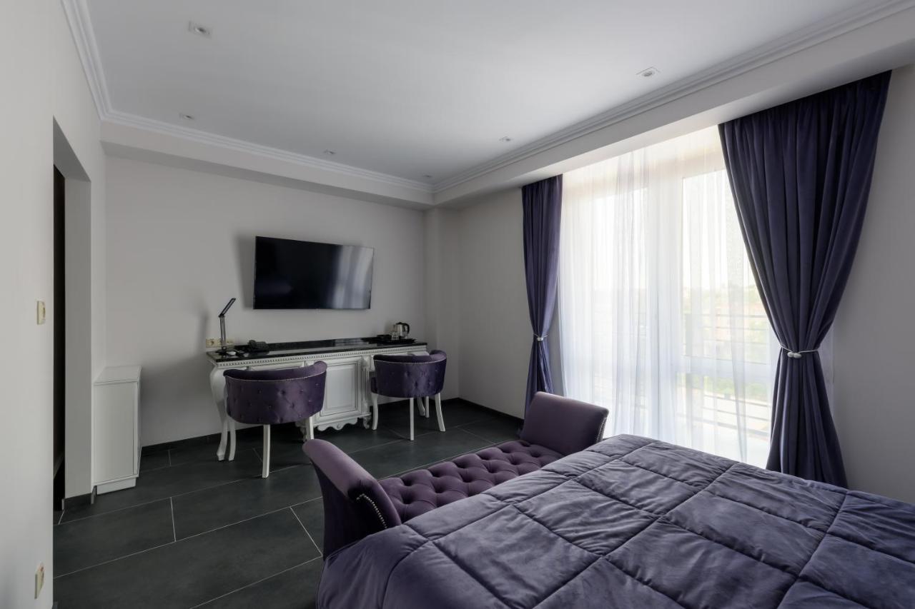 Grand Royal Otel Çernivtsi Dış mekan fotoğraf