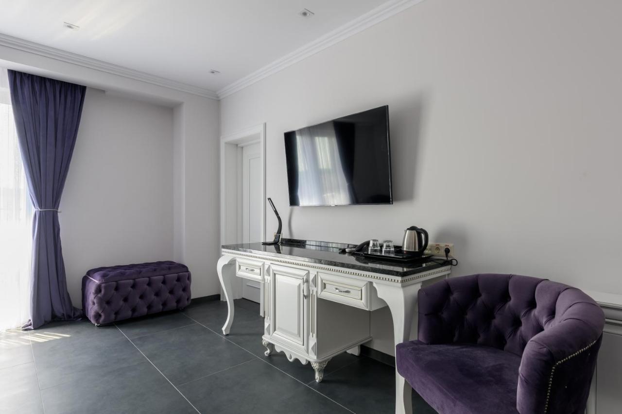 Grand Royal Otel Çernivtsi Dış mekan fotoğraf