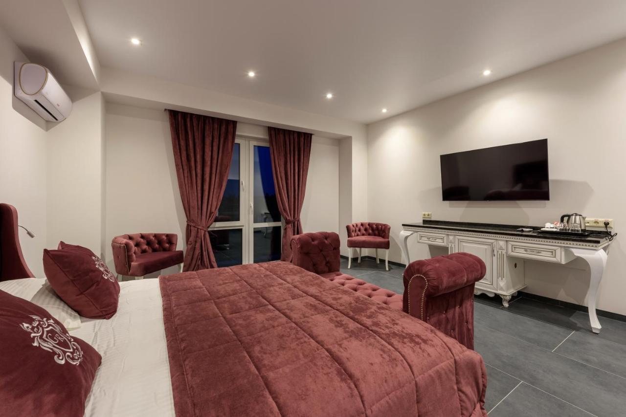 Grand Royal Otel Çernivtsi Dış mekan fotoğraf