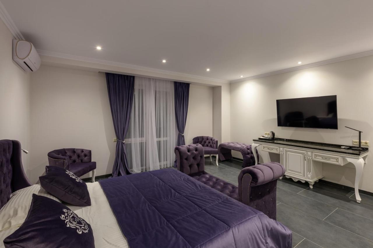 Grand Royal Otel Çernivtsi Dış mekan fotoğraf