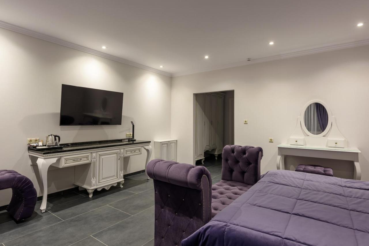 Grand Royal Otel Çernivtsi Dış mekan fotoğraf