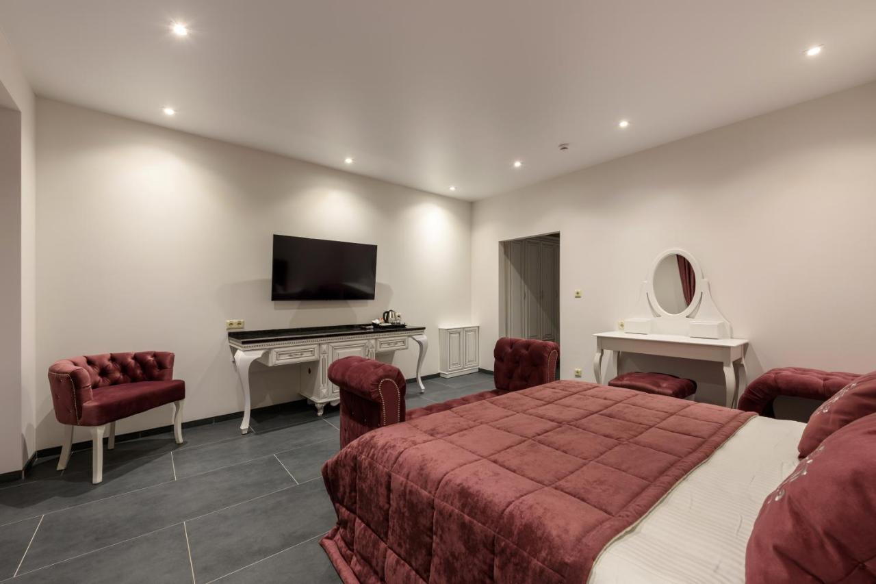 Grand Royal Otel Çernivtsi Dış mekan fotoğraf