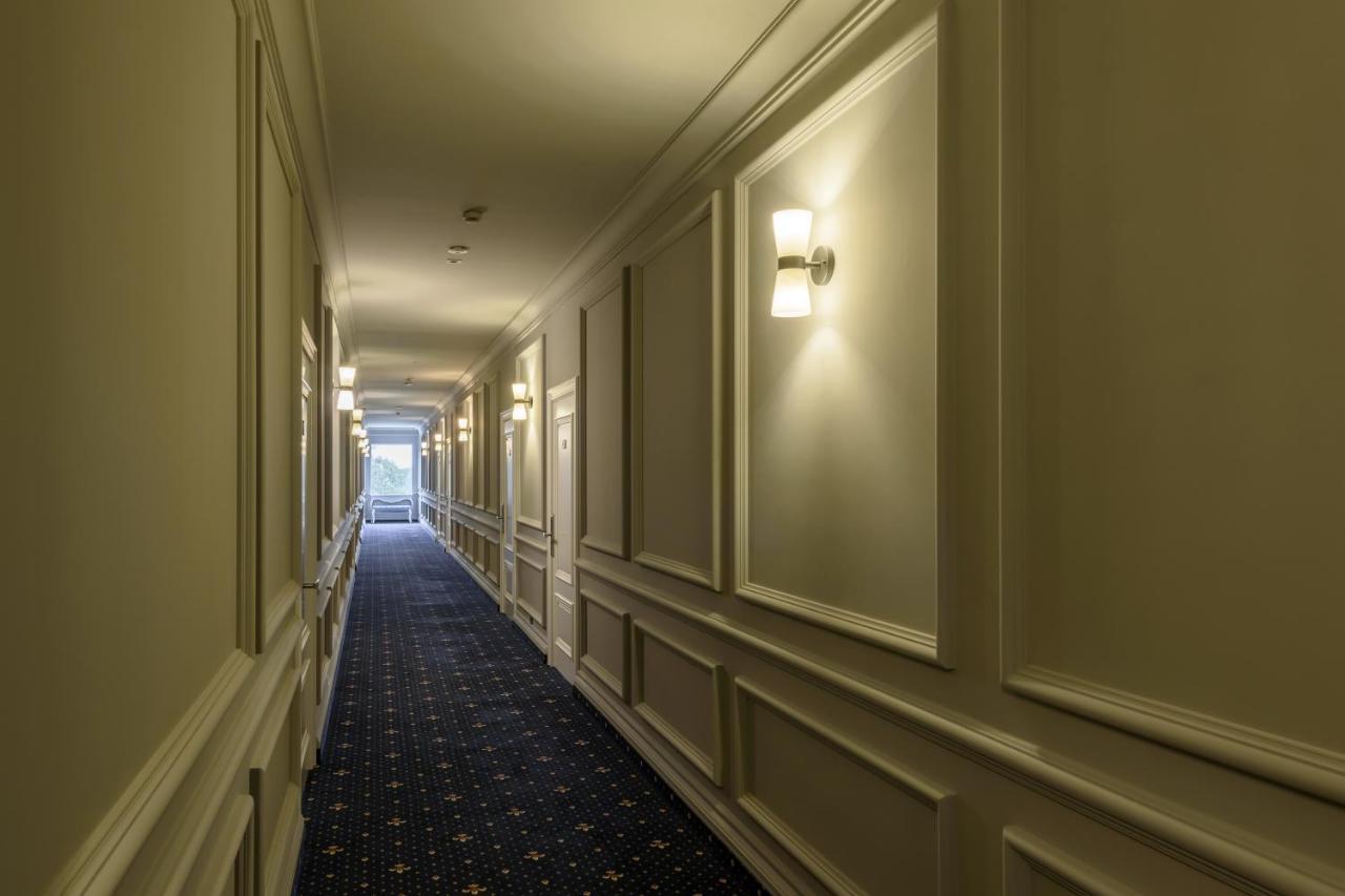 Grand Royal Otel Çernivtsi Dış mekan fotoğraf