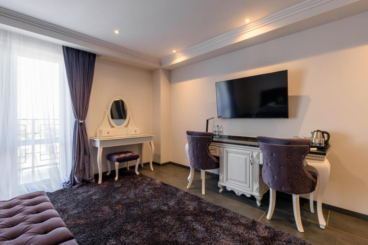 Grand Royal Otel Çernivtsi Dış mekan fotoğraf