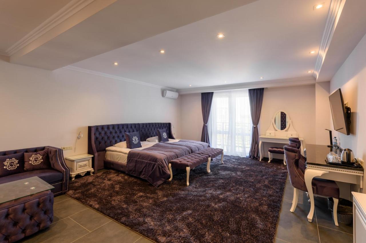 Grand Royal Otel Çernivtsi Dış mekan fotoğraf