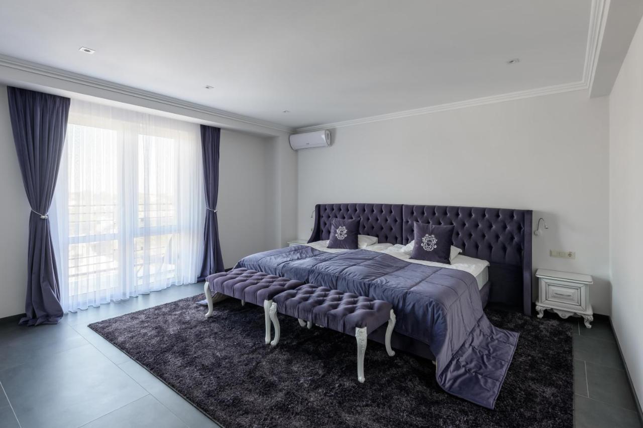 Grand Royal Otel Çernivtsi Dış mekan fotoğraf