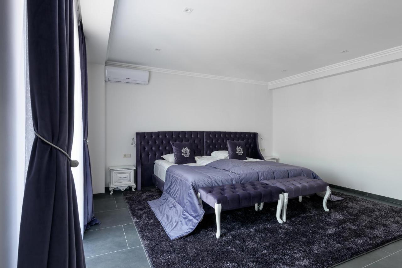 Grand Royal Otel Çernivtsi Dış mekan fotoğraf