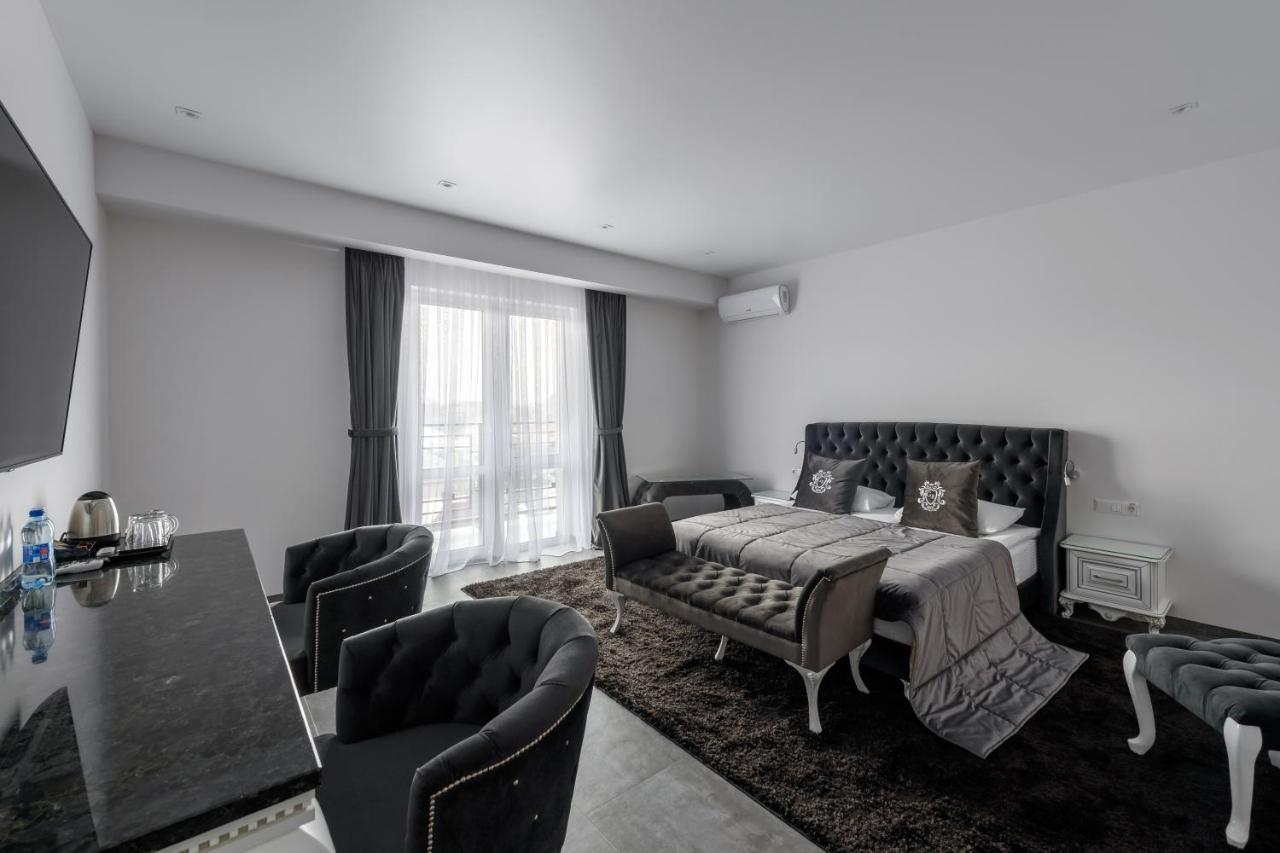 Grand Royal Otel Çernivtsi Dış mekan fotoğraf
