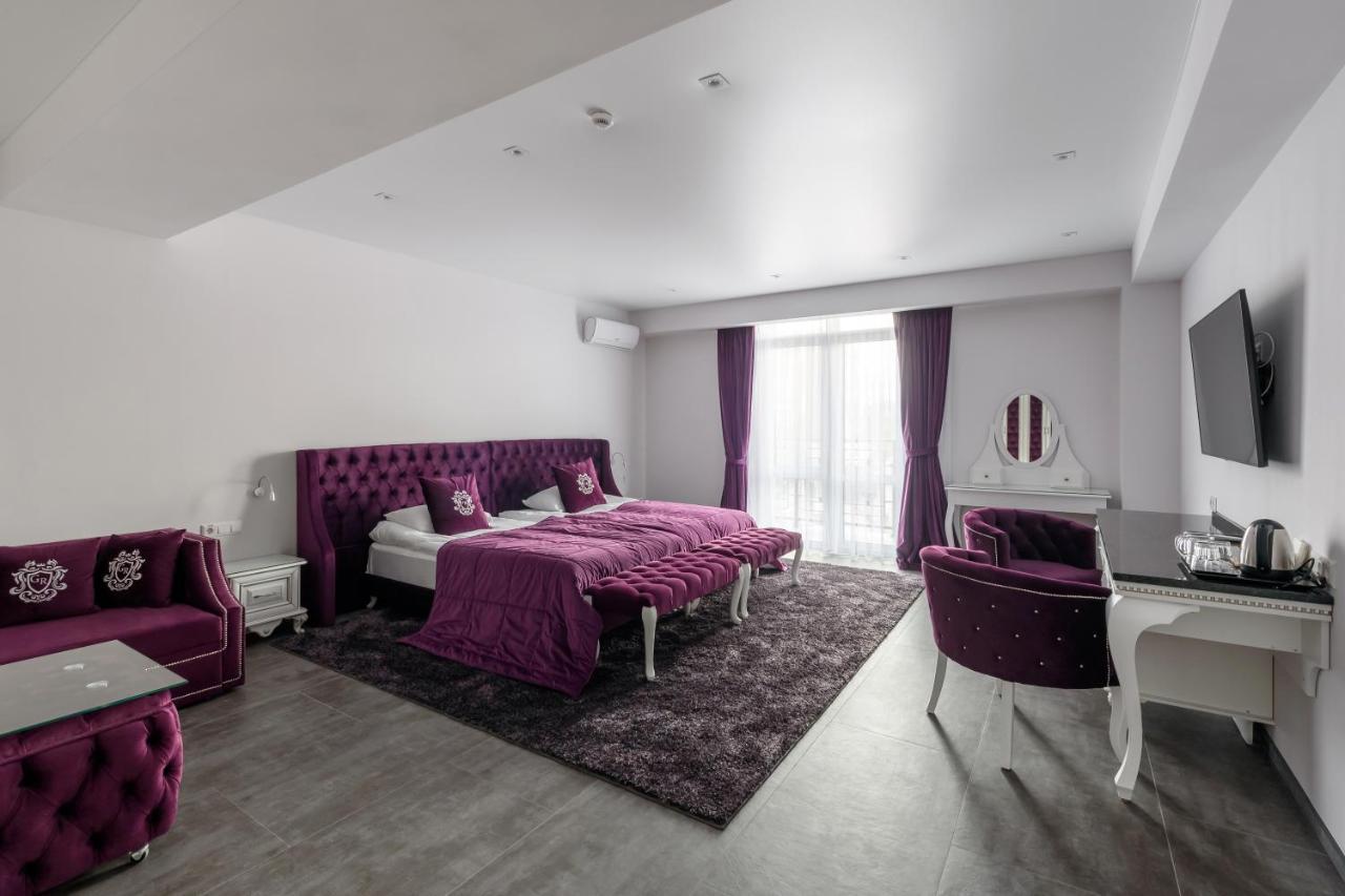 Grand Royal Otel Çernivtsi Dış mekan fotoğraf