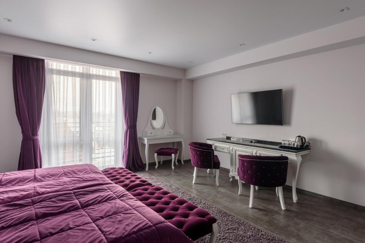 Grand Royal Otel Çernivtsi Dış mekan fotoğraf