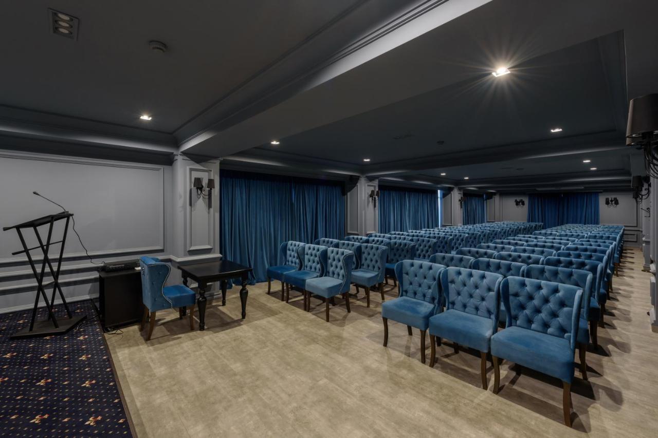 Grand Royal Otel Çernivtsi Dış mekan fotoğraf