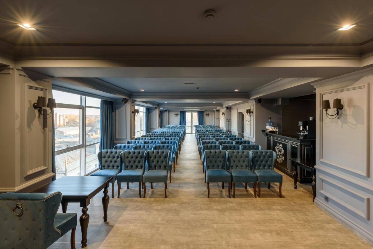 Grand Royal Otel Çernivtsi Dış mekan fotoğraf