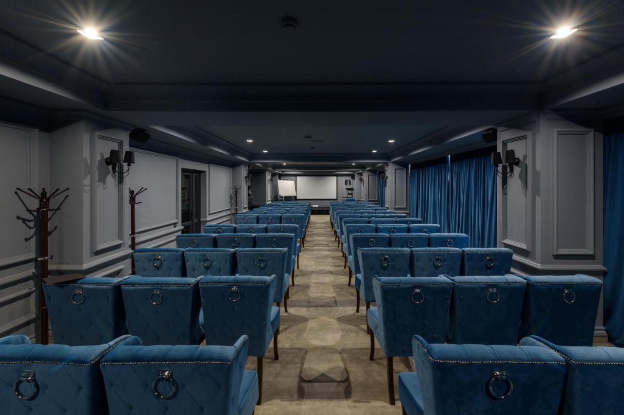 Grand Royal Otel Çernivtsi Dış mekan fotoğraf