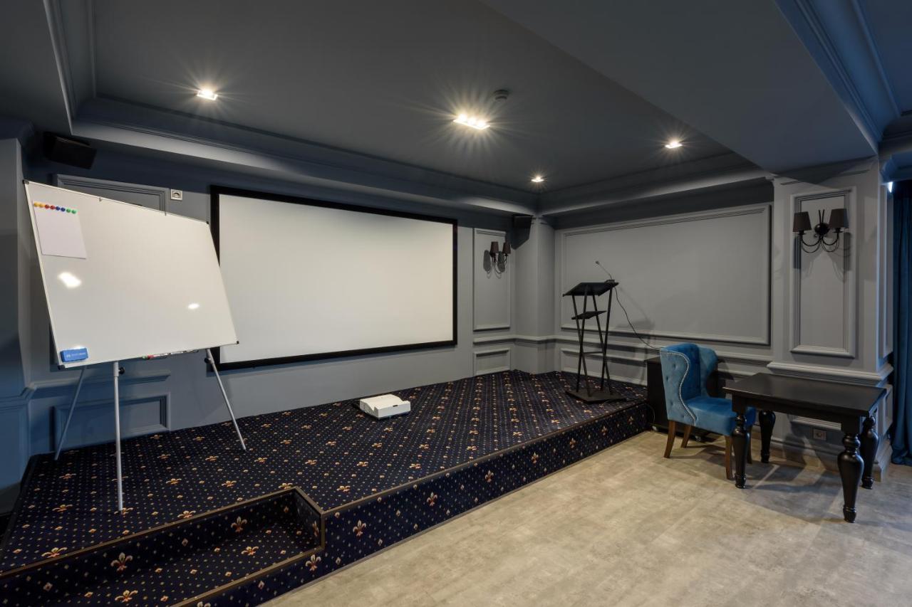 Grand Royal Otel Çernivtsi Dış mekan fotoğraf